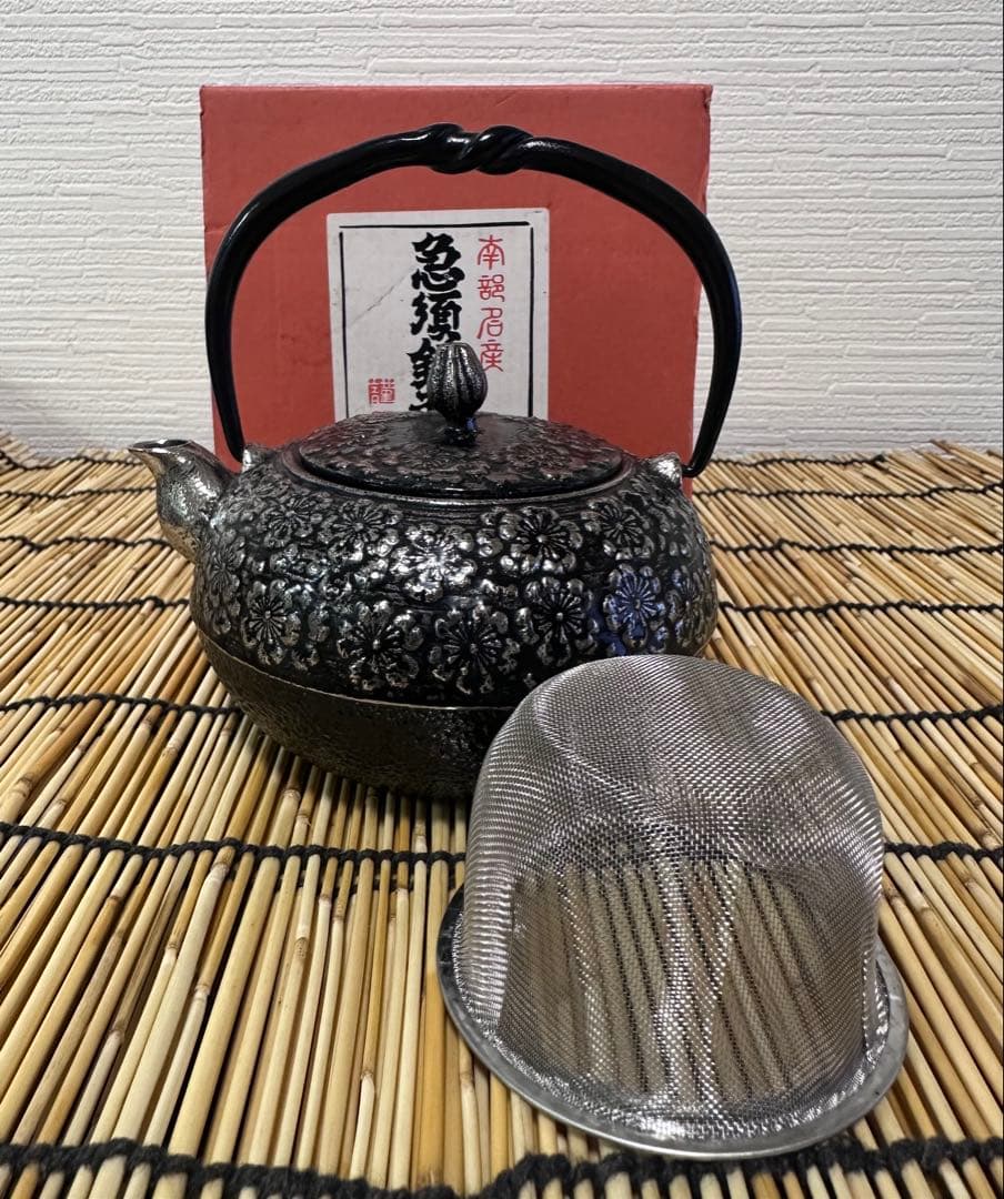 新品、供箱付　工房和秋 金野 和秋作 和銑、砂鉄鉄急須 南部鉄瓶　南部鉄器　鉄瓶