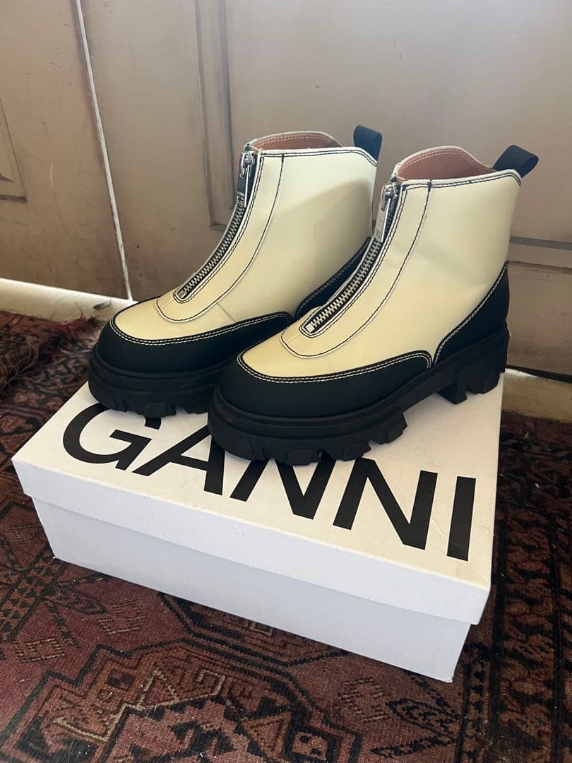 【1月限定】最終お値引きGANNI