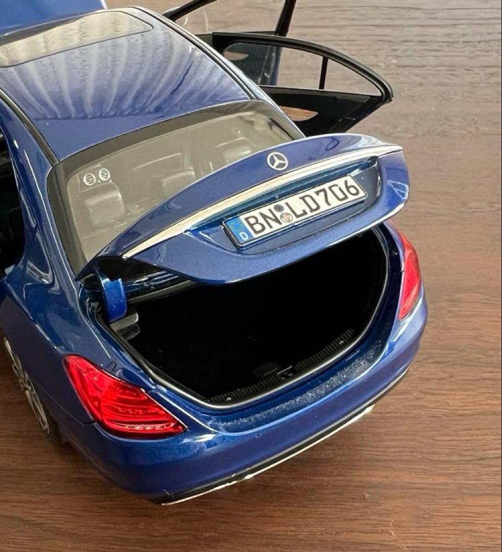 ベンツ　Cクラスモデルカー　濃紺　スケール 1/18　レプリカ