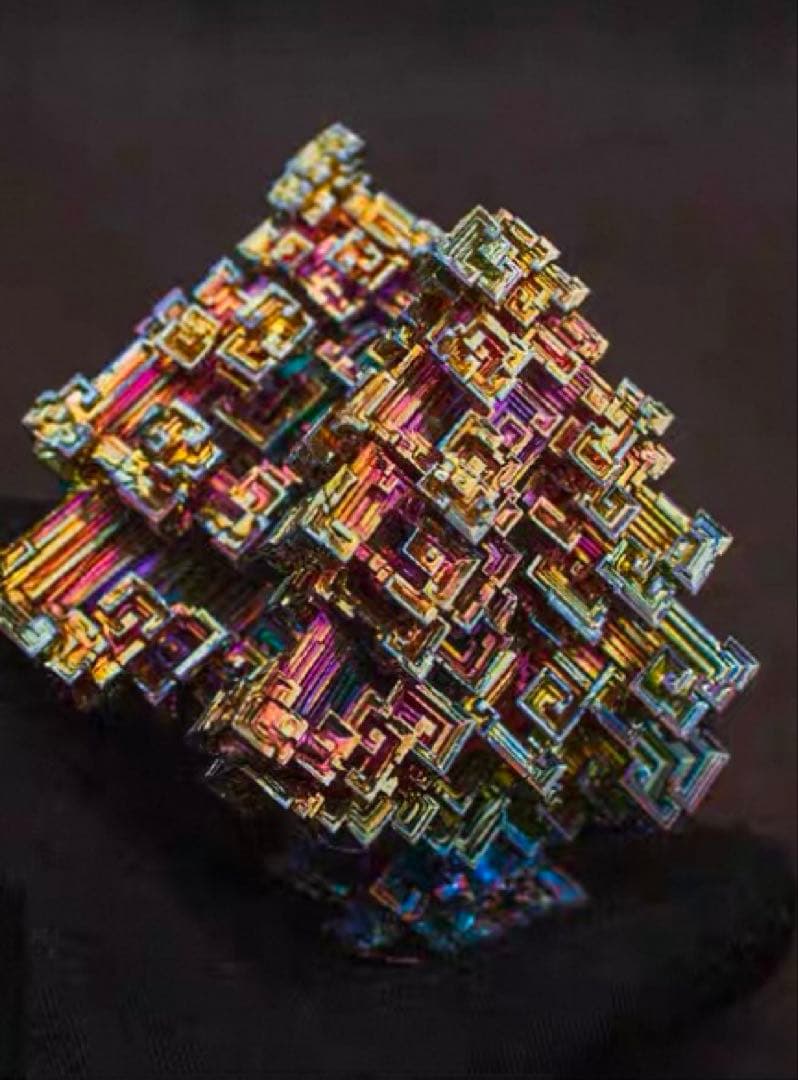 神秘的な美しさを持つビスマス結晶 291gケース付き