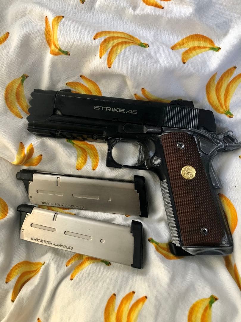 東京マルイ製ガスブローバックハンドガン　ストライクウォーリア　中古　スペアマグ付