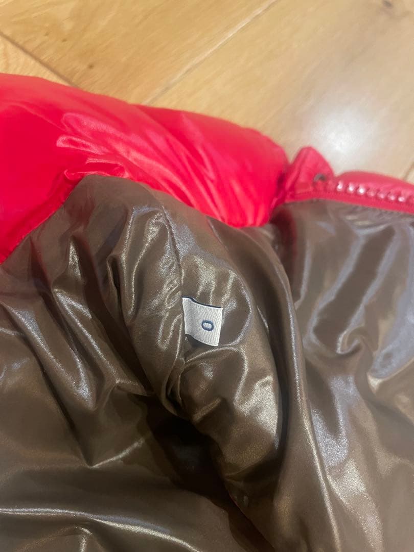 モンクレール　レッドダウンベスト