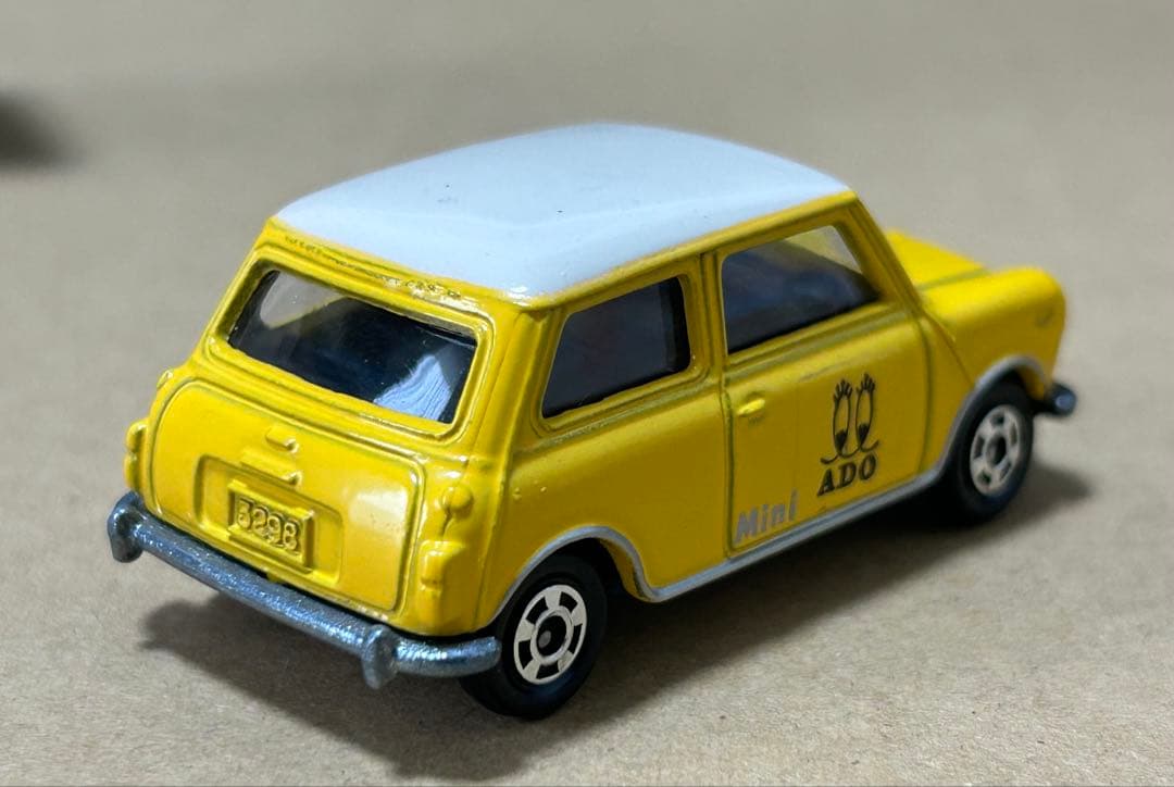 トミカ ミニクーパー アイアイアド 黄色 黒シート