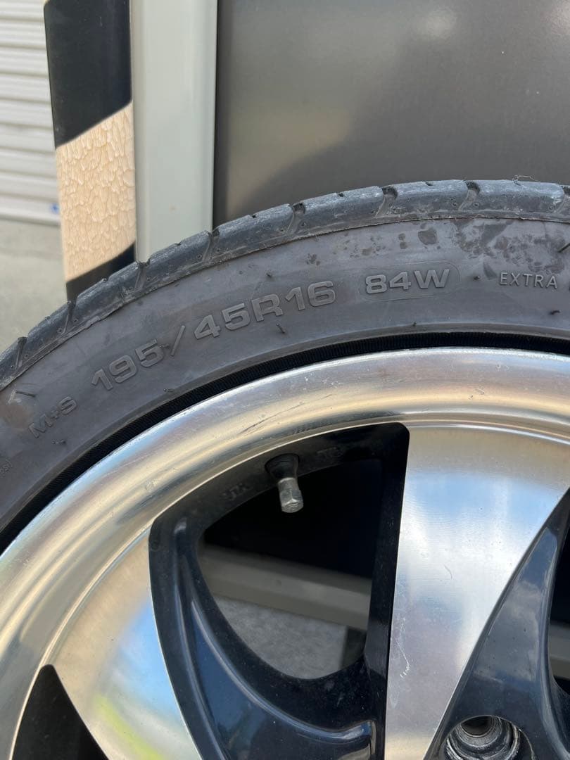 ハイエース　16インチホイール