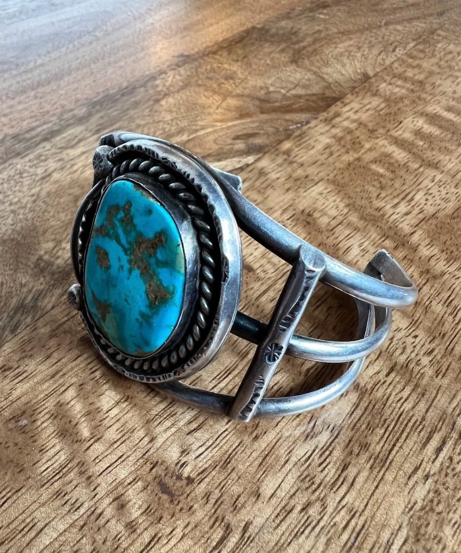 【ナバホ族】ヴィンテージ ターコイズ バングル インディアンジュエリー