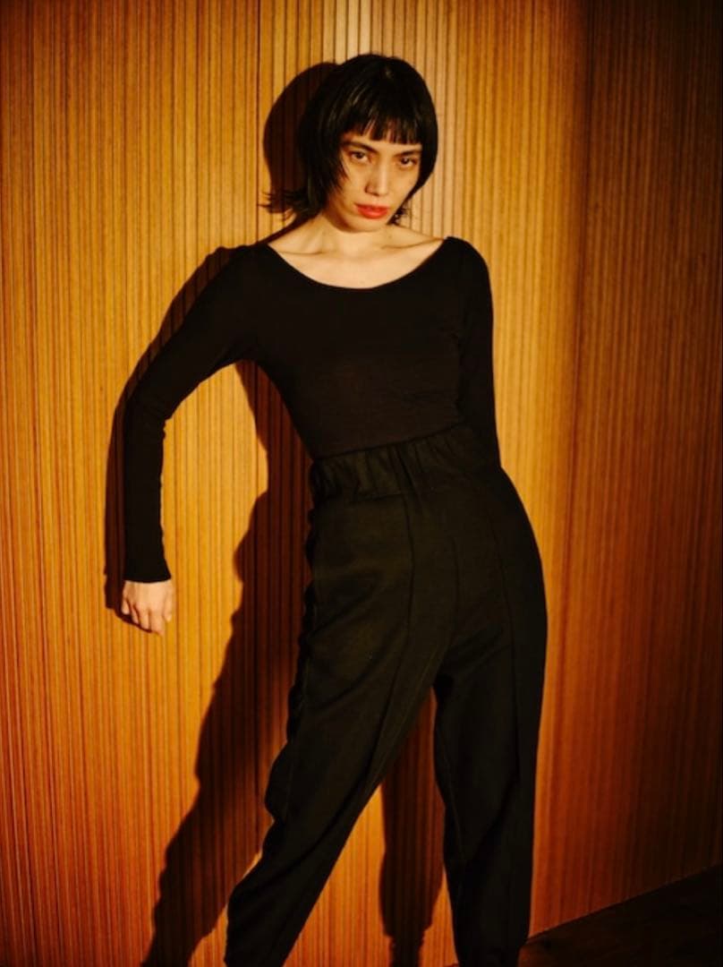 【専用】ブラック クロスデザイン 長袖ボディスーツ Papier