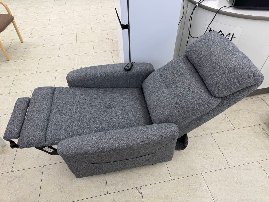 ニトリ 1人掛け立ち上がりやすい電動リクライニングソファ 布張りタイプ UM02