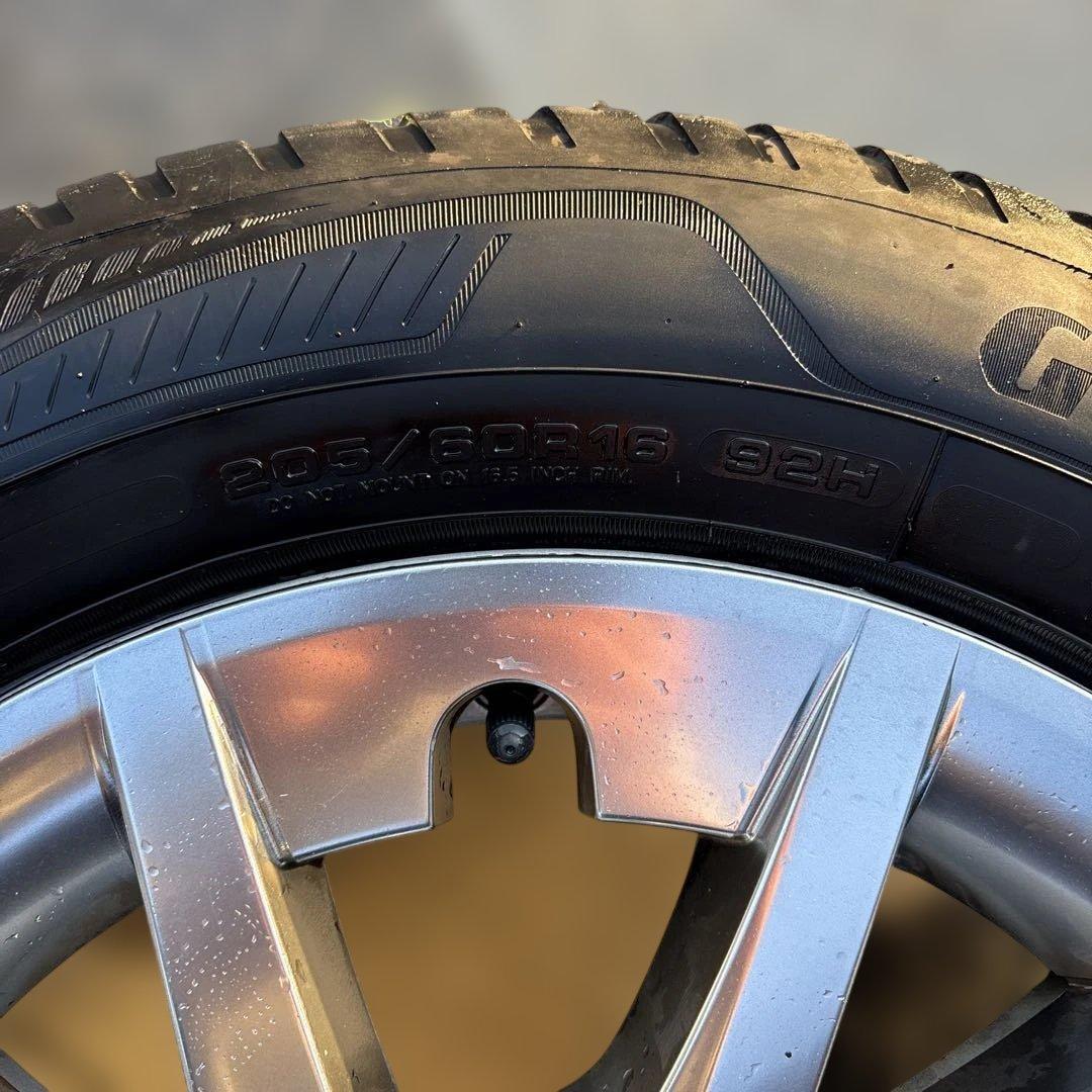 トヨタ　プリウスα純正　オールシーズンタイヤホイールセット 205/60R16