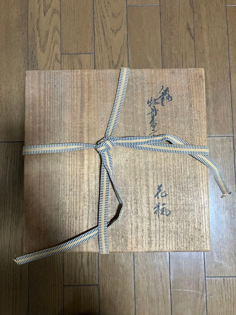 の*助様 [未使用]人間国宝 十三代 酒井田柿右衛門 錦牡丹花鳥 花瓶　桐箱付き