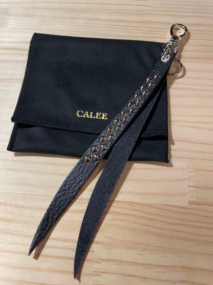 CALEE キャリー レザースタッズキーホルダー ショートタイプ