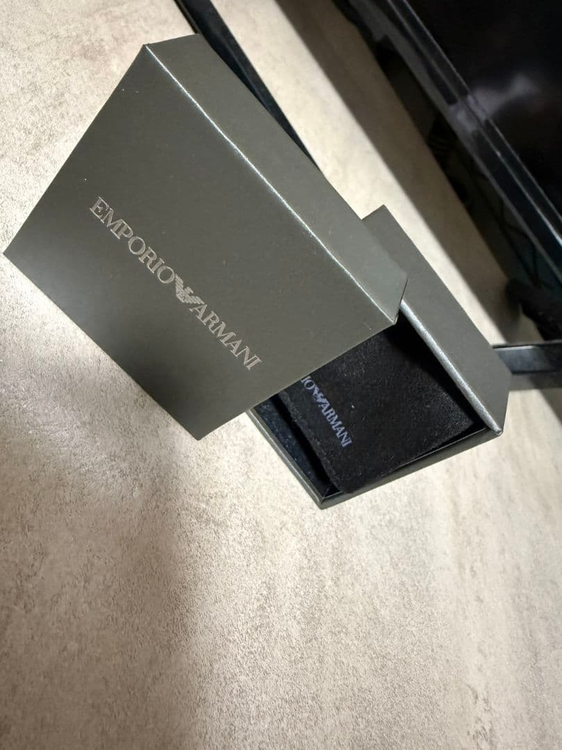 Emporio Armani V字型ピアス