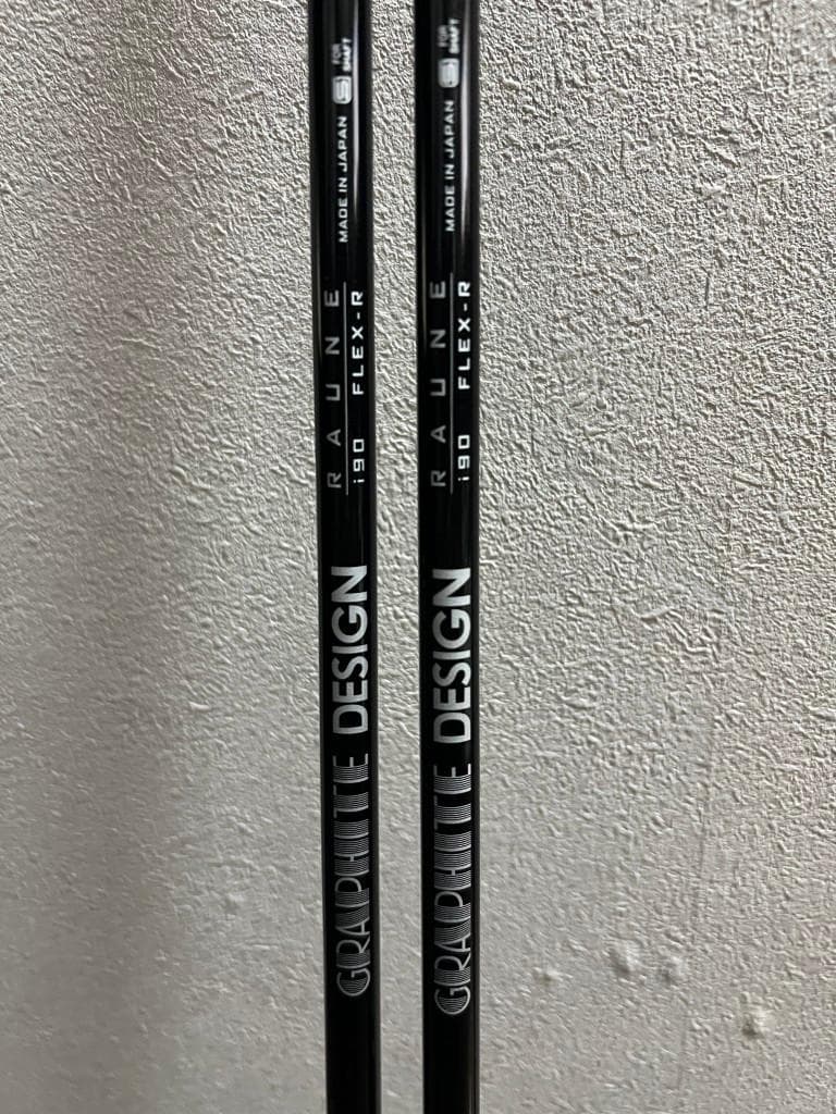 （美品）グラファイトデザイン RAUNE（ラウネ）ｉ９０Ｒ　３３．５インチ　２本