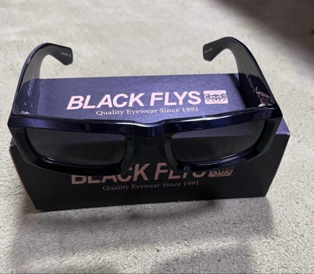 し*す様 BLACK FLYS サングラス