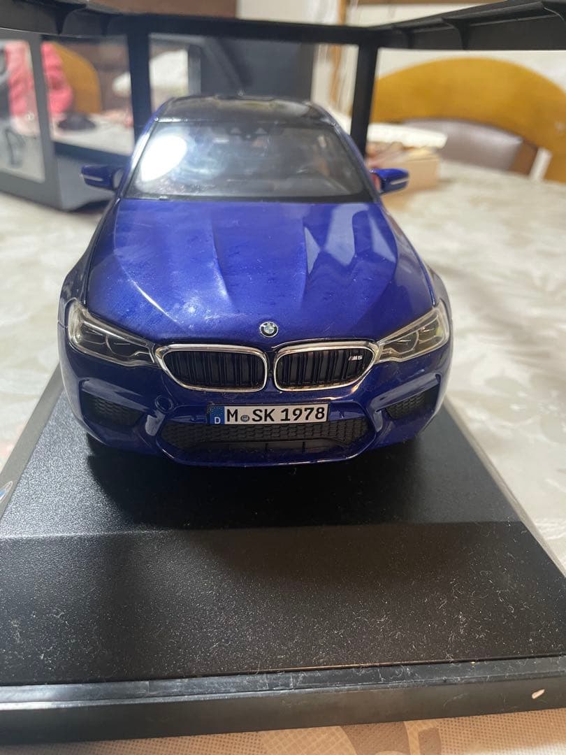  M5 ミニカー 1/18 スケール 青