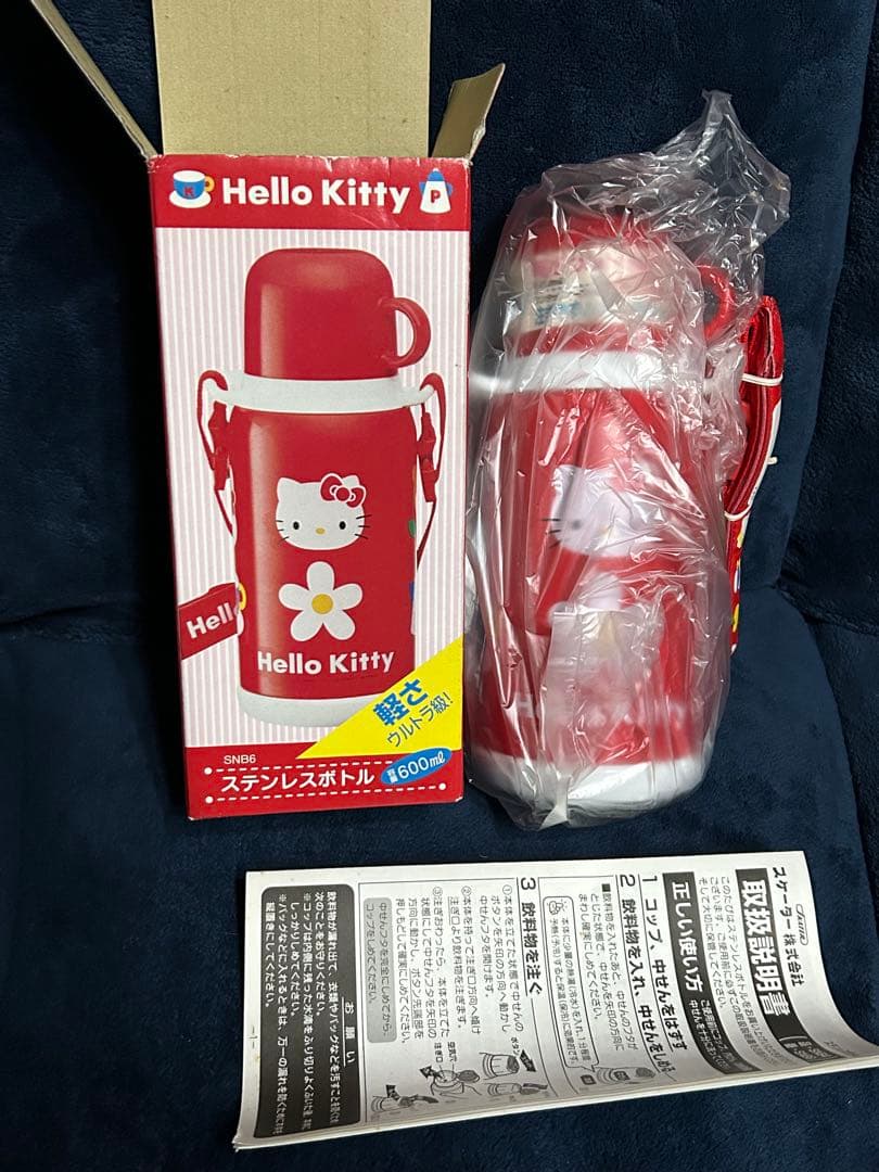 Hello Kitty ステンレスボトル 600ml 赤　レトロ