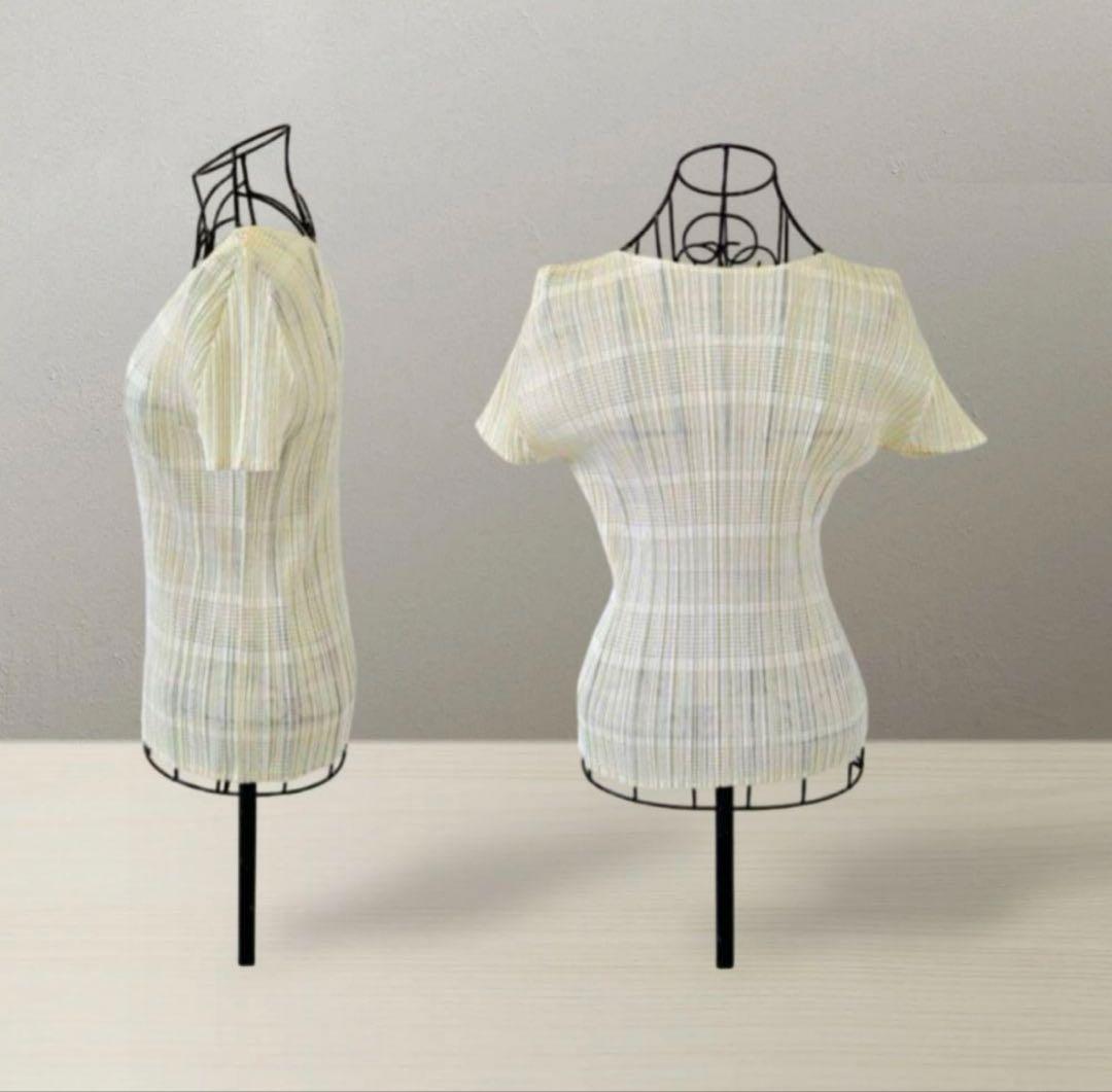 美品【PLEATS PLEASE】イッセイミヤケ　アイボリー　半袖カットソー　3