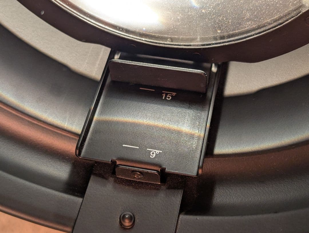 ①American DJ PAR Z100 3K スポットライト