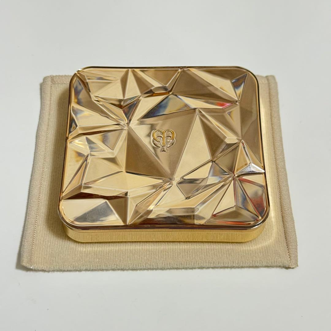 ル・レオスールデクラ ＋ SHISEIDO エッセンススキンセッティングパウダー