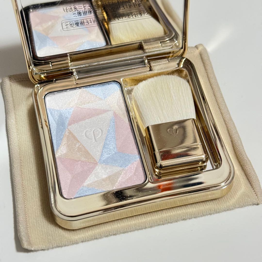 ル・レオスールデクラ ＋ SHISEIDO エッセンススキンセッティングパウダー