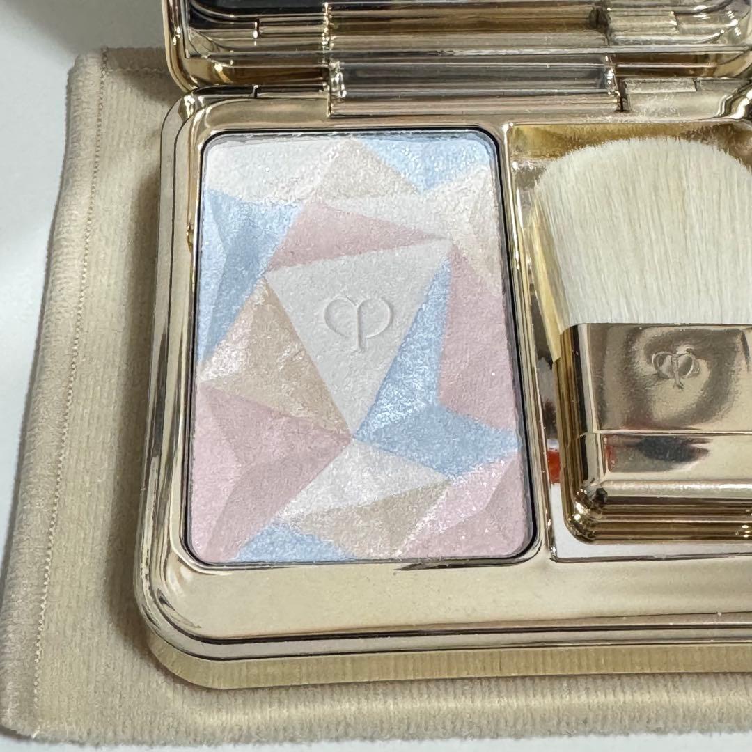 ル・レオスールデクラ ＋ SHISEIDO エッセンススキンセッティングパウダー