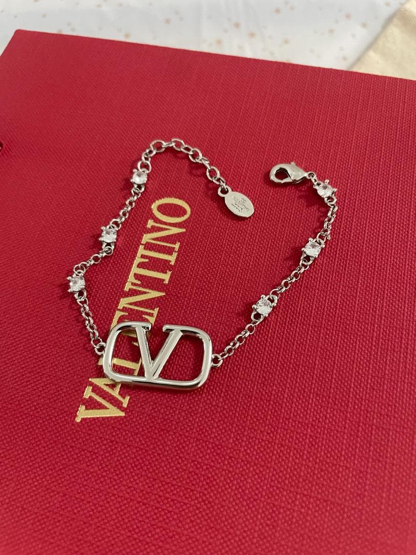 シルバー・お薦め　ヴァレンティノ　ブレスレット　VALENTINO Vロゴ