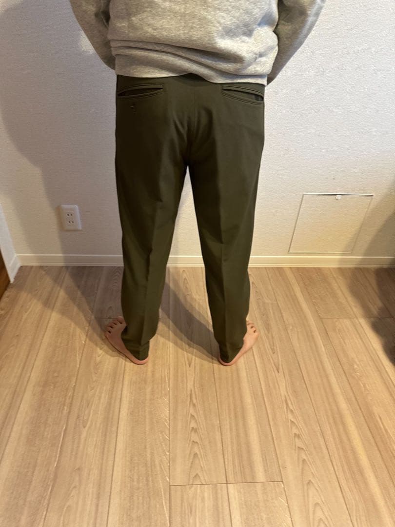 AOURE グリーンスラックスパンツ