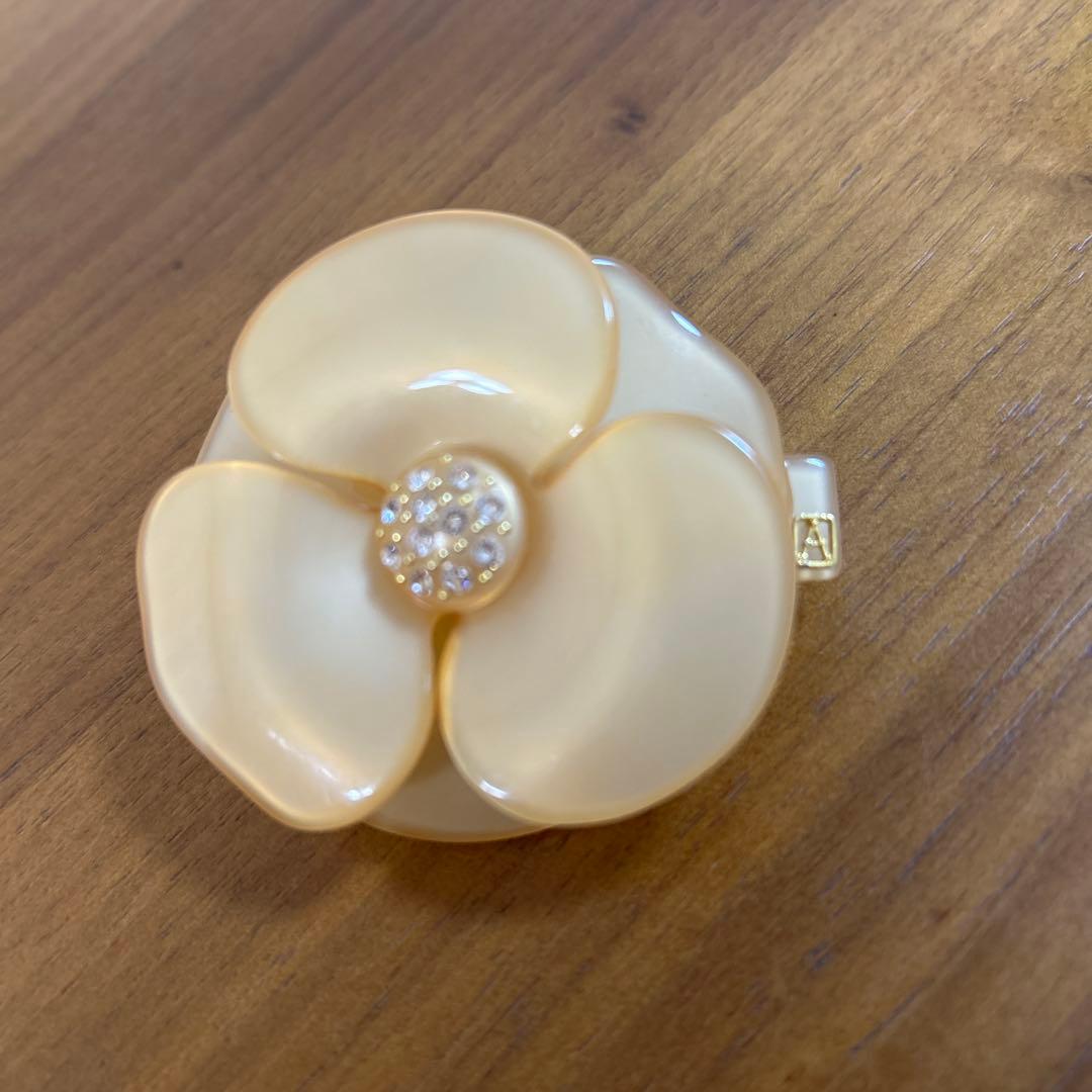 アレクサンドルドゥパリ　バレッタ　クリーム色