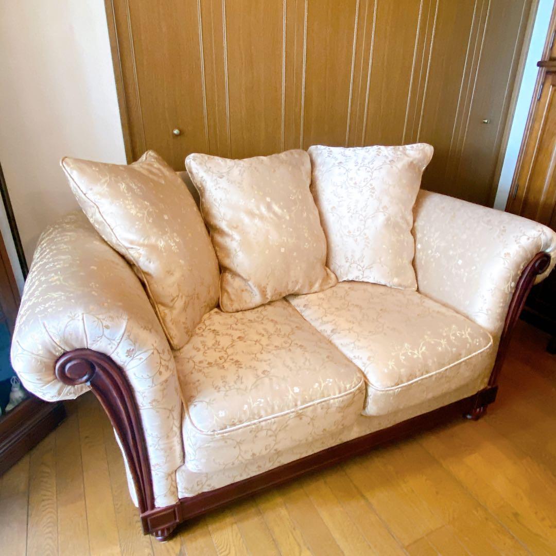 クラシックスタイル クリーム色 2人掛けソファ