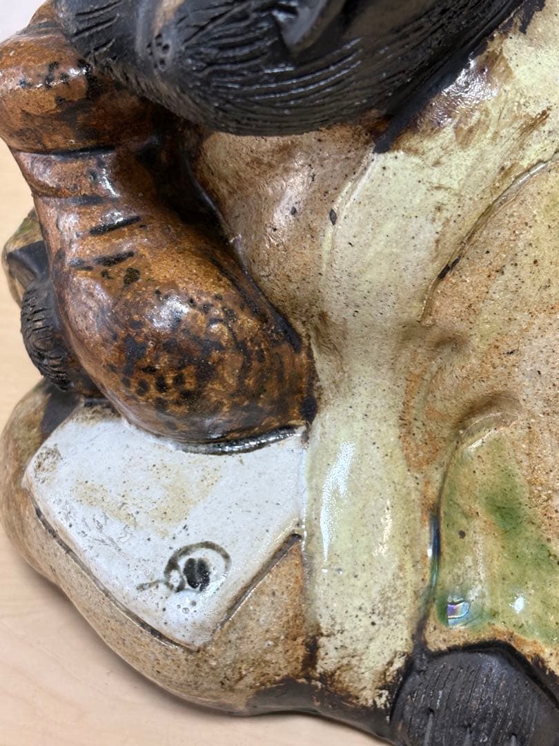 信楽焼　松茸を持つタヌキの置き物　狸庵　金運　商売繁盛　アンティーク