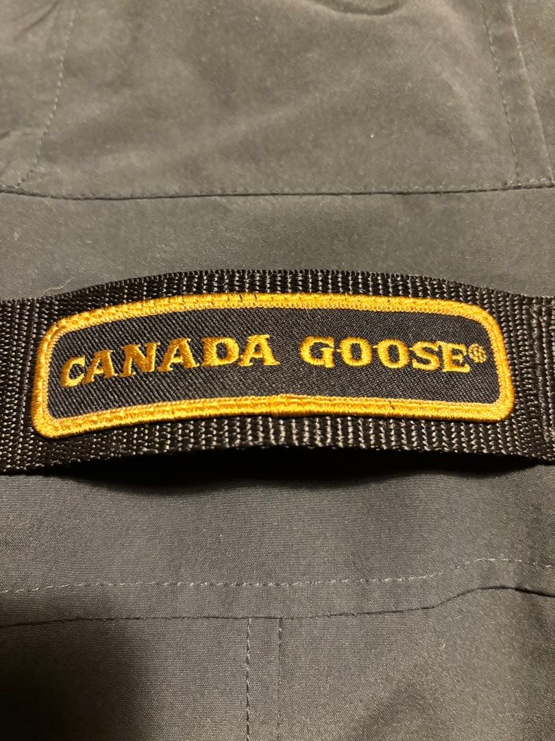 【新品同様　希少色】正規品カナダグースジャスパーオリーブ(ボルケーノ)Ｍサザビー