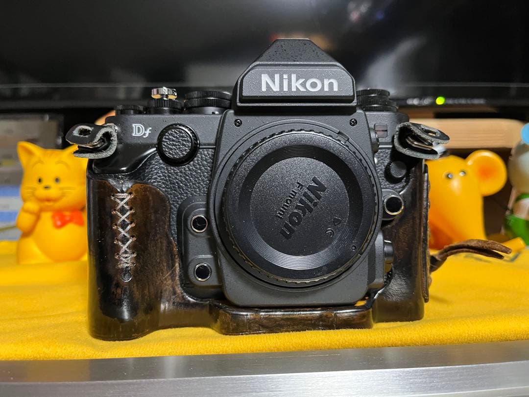 Nikon Df デジタル一眼レフカメラ　ショット数4300回前後バッテリー3