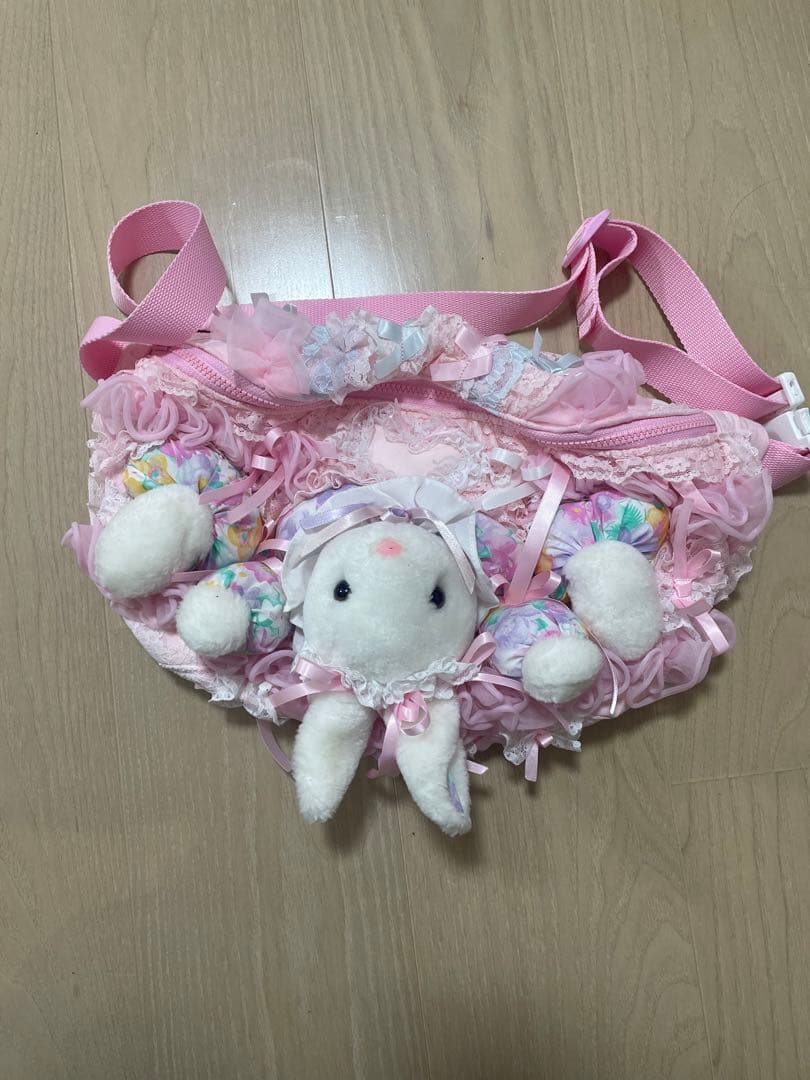 グニフニ♡80s vintegeフラワーbunnyボディバッグ