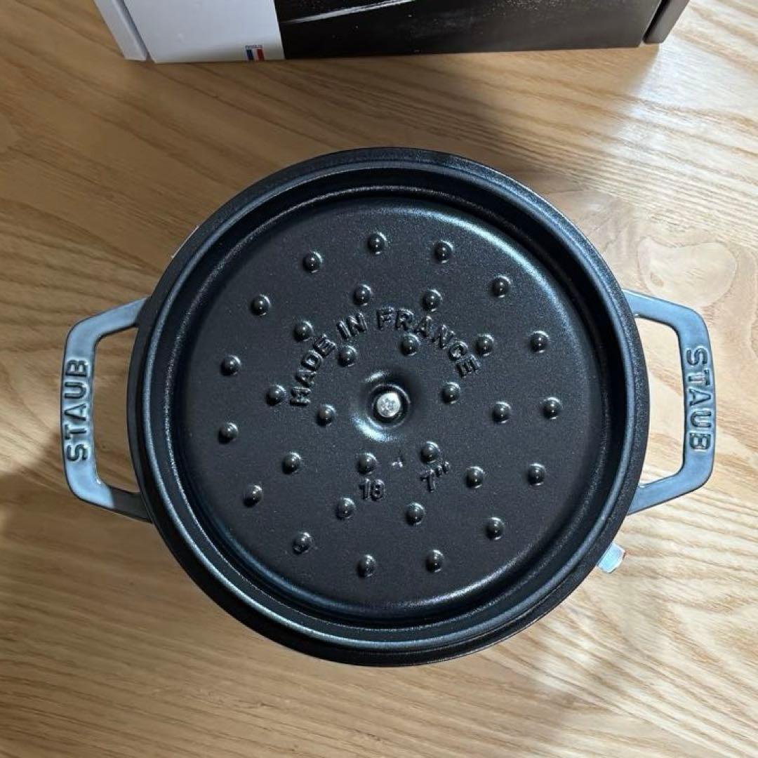 【新品】staub18cm ピコ・ココットラウンド グラファイト　1.7リットル