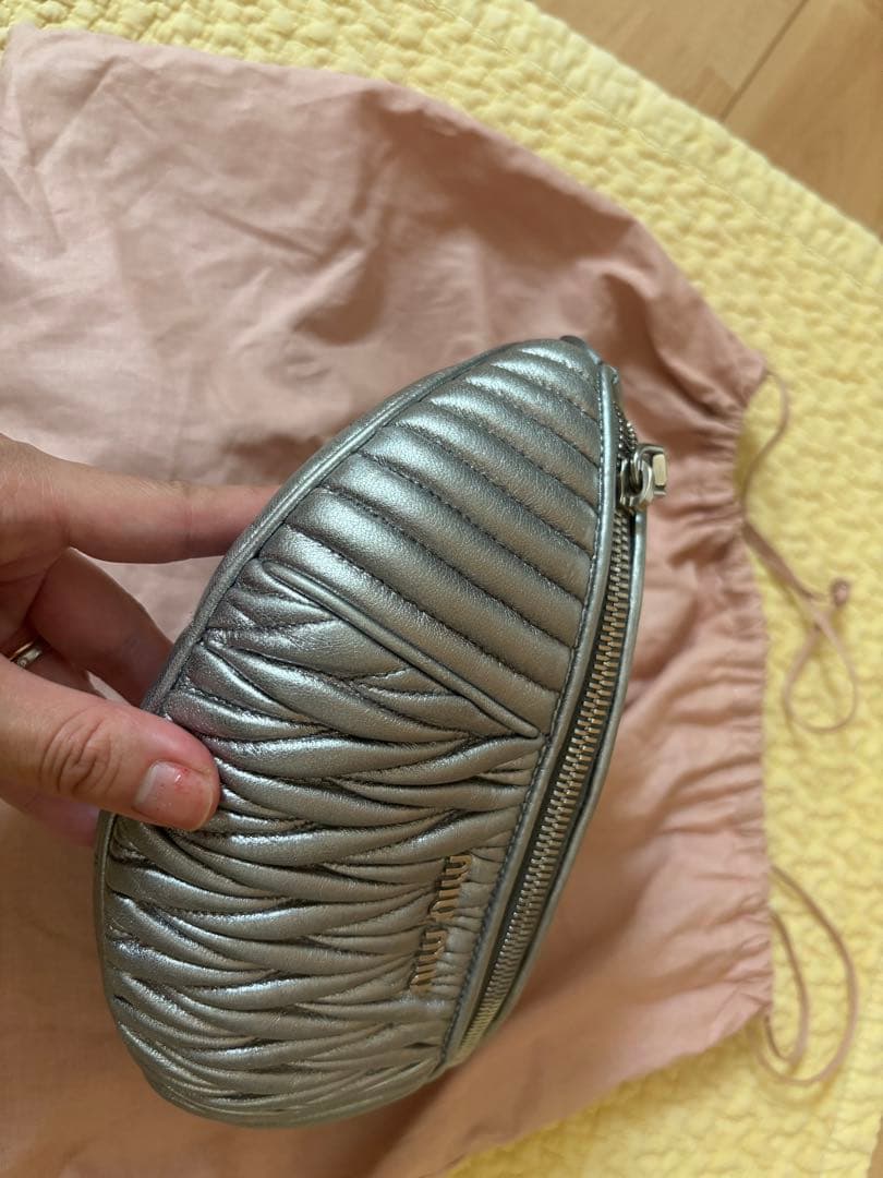 ⭐︎apple⭐︎ミュウミュウボディバック