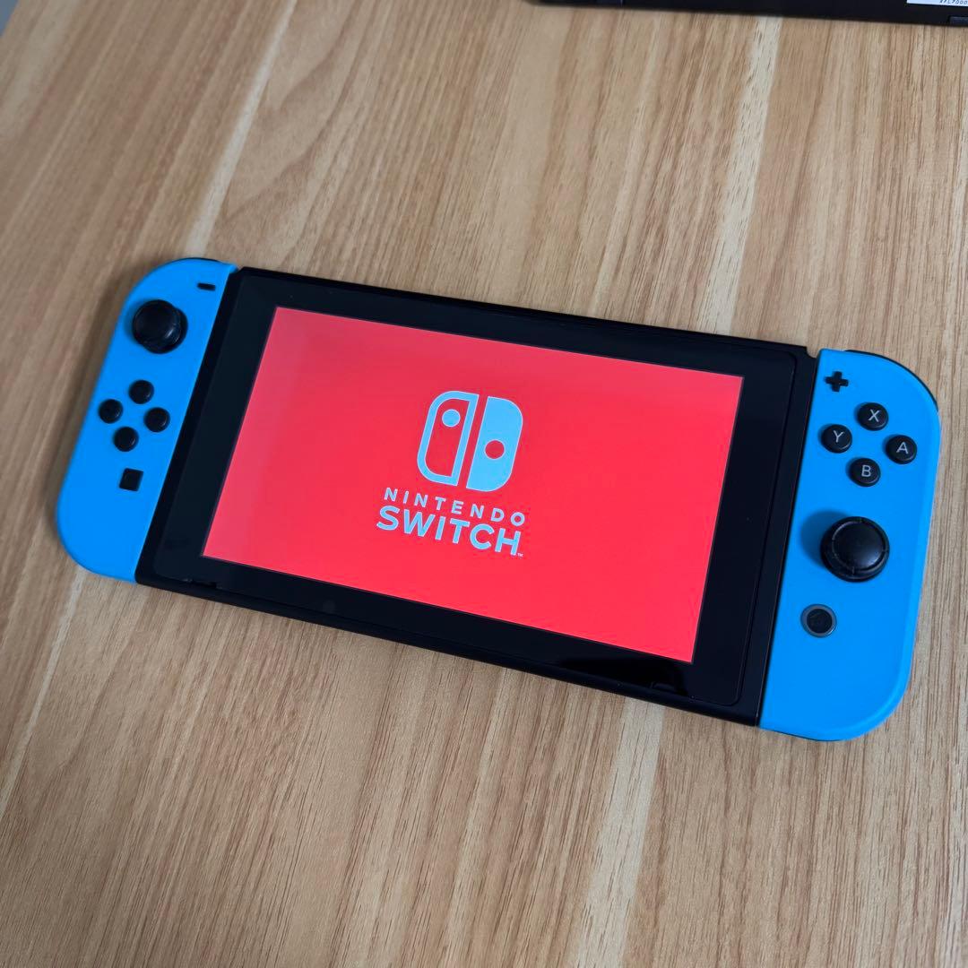 Nintendo Switch 本体 + 付属ケース