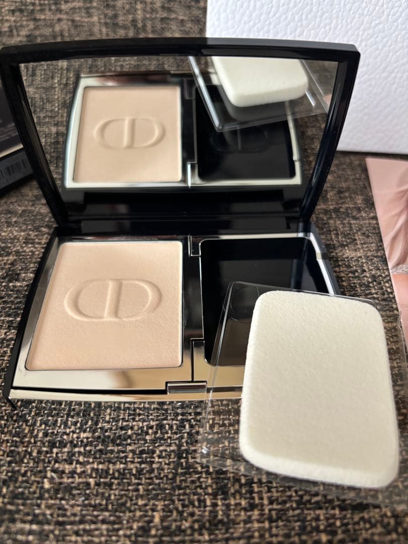 Dior/スキンフォーエヴァーコンパクトナチュラルベルベット.ミスディオール付き