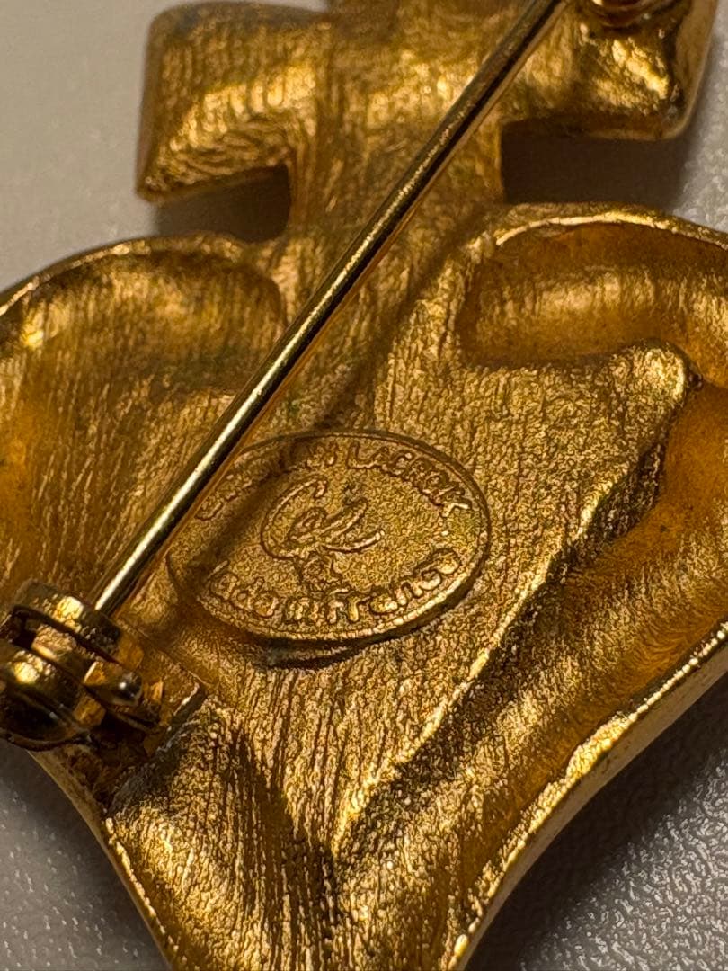 クリスチャンラクロワ　ビンテージ　ハート ブローチ