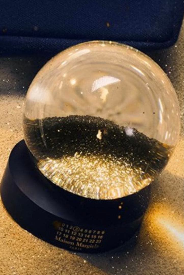 メゾンマルジェラ スノードーム 限定ノベルティ 2025