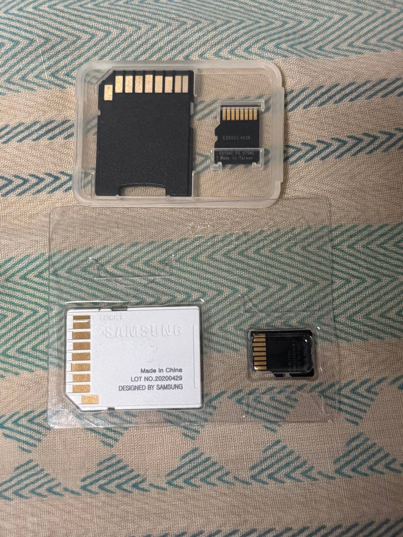 Nintendo Switch + マイクロsdカード2枚 + ハードケース