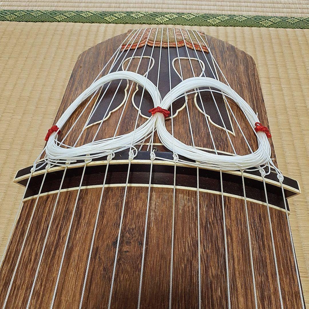 伝統的な木製琴 すだれ彫りナイロン弦付き 専用袋付き送料無料