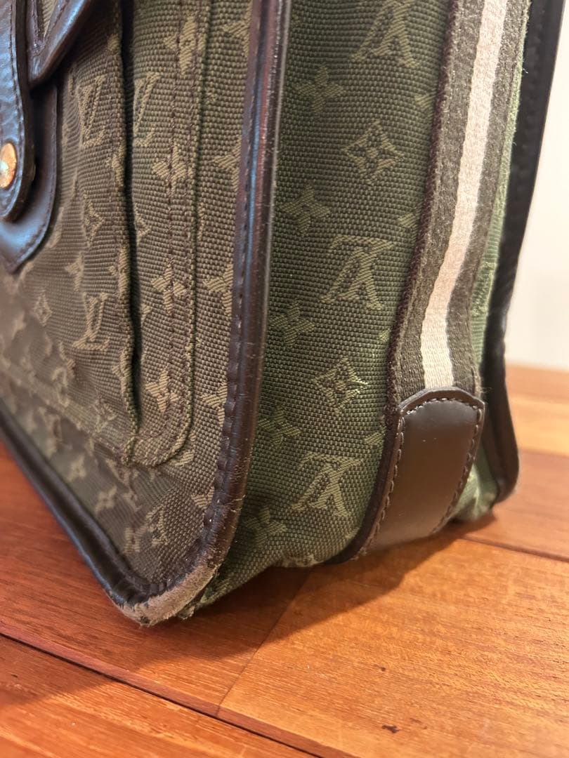 にかく！！Louis Vuitton ビジネスバッグ オリーブグリーン