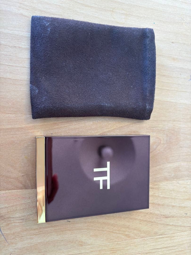 トムフォード　アイシャドウ　01RW メタリックモーブ