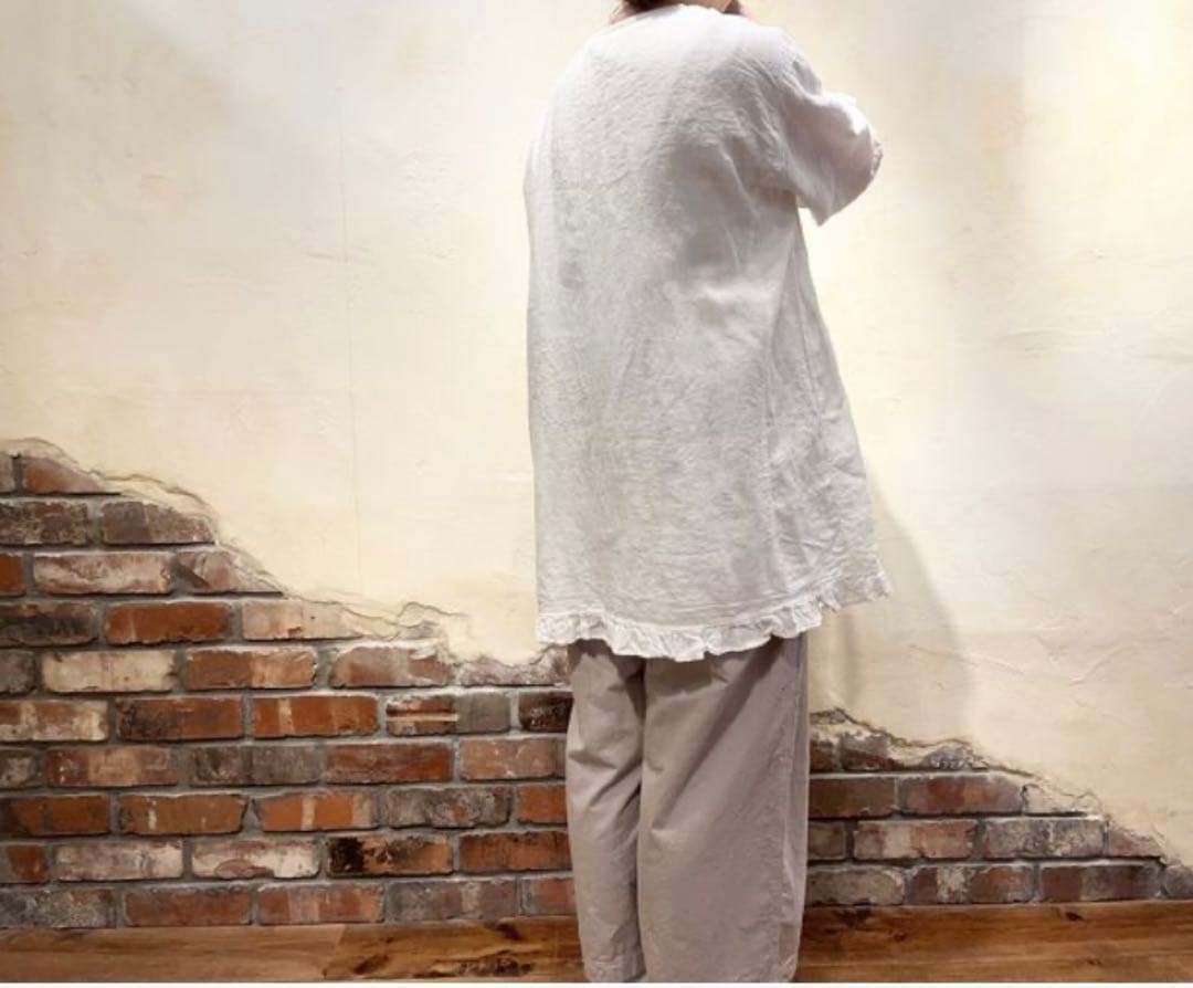 ネストローブ　近江晒しリネンプチフリルチュニック