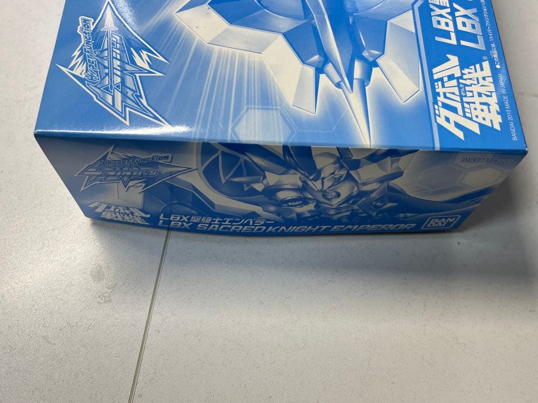 [未組立] ダンボール戦機 LBX聖騎士エンペラー