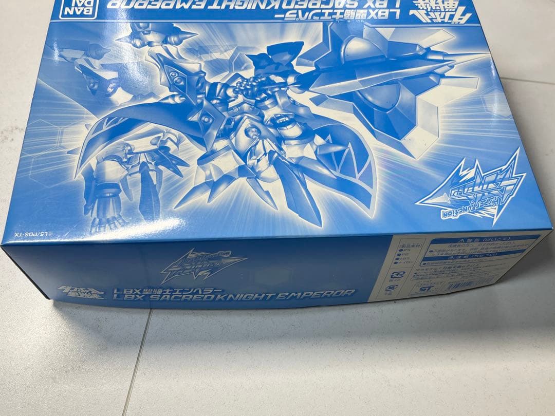 [未組立] ダンボール戦機 LBX聖騎士エンペラー