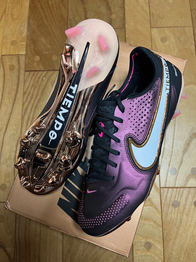 新品　超激レア　限定カラー　ナイキ　ティエンポ　レジェンド9 エリート FG