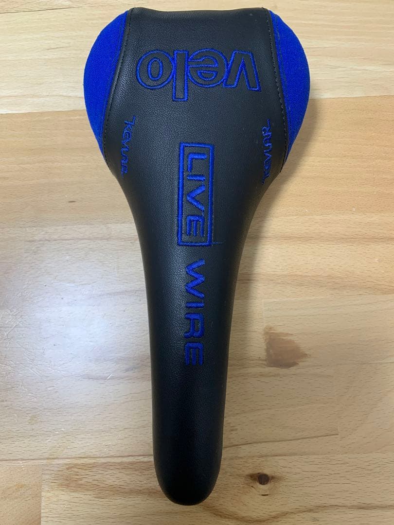 Velo Live Wire suspension サドル 黒/青