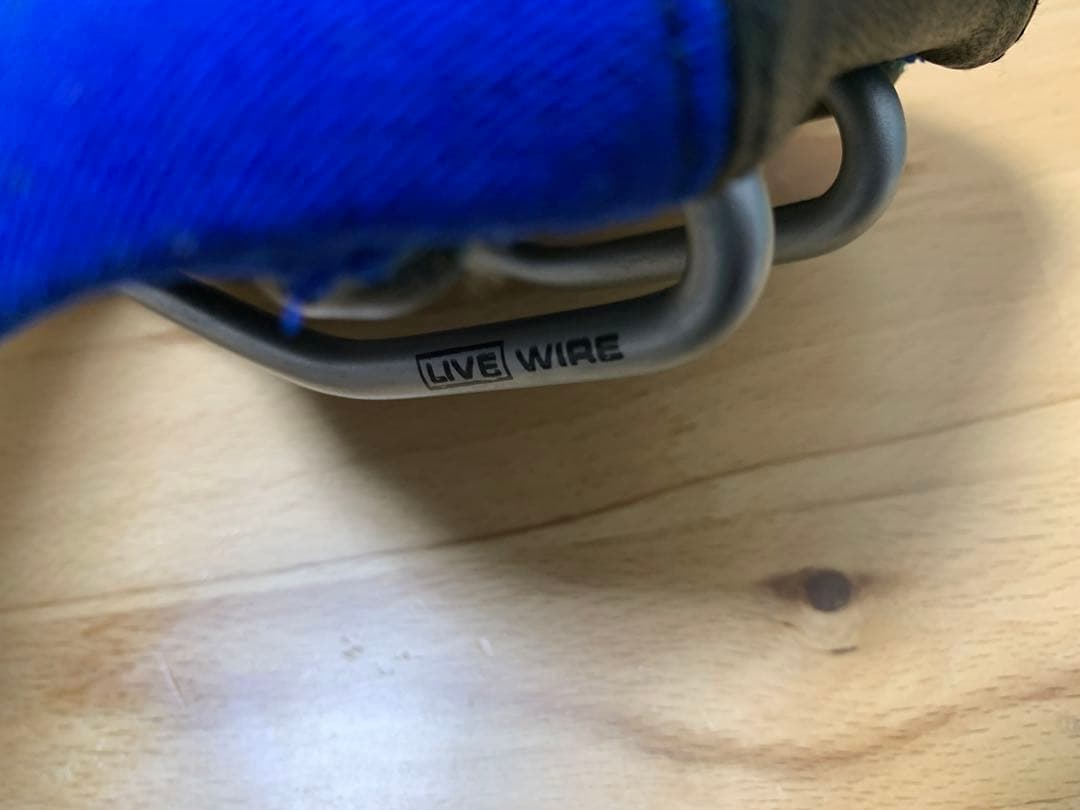 Velo Live Wire suspension サドル 黒/青