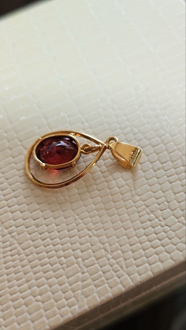 K18 ゴールド ガーネット 揺れる ペンダントトップ