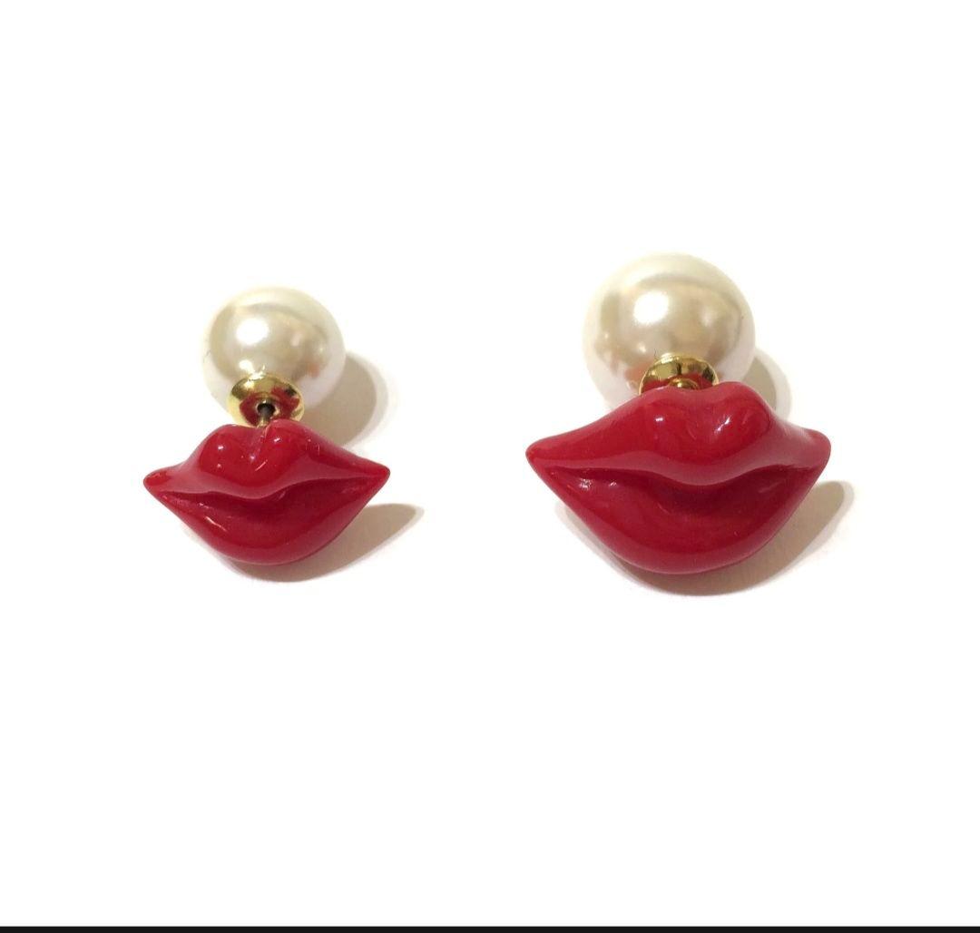 【ひかり様】THROW A KISS　ピアス　2個セット　唇　リップ